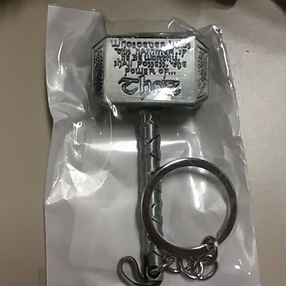 🆕️Thor hammer keychain in silver - Picture 4 of 6